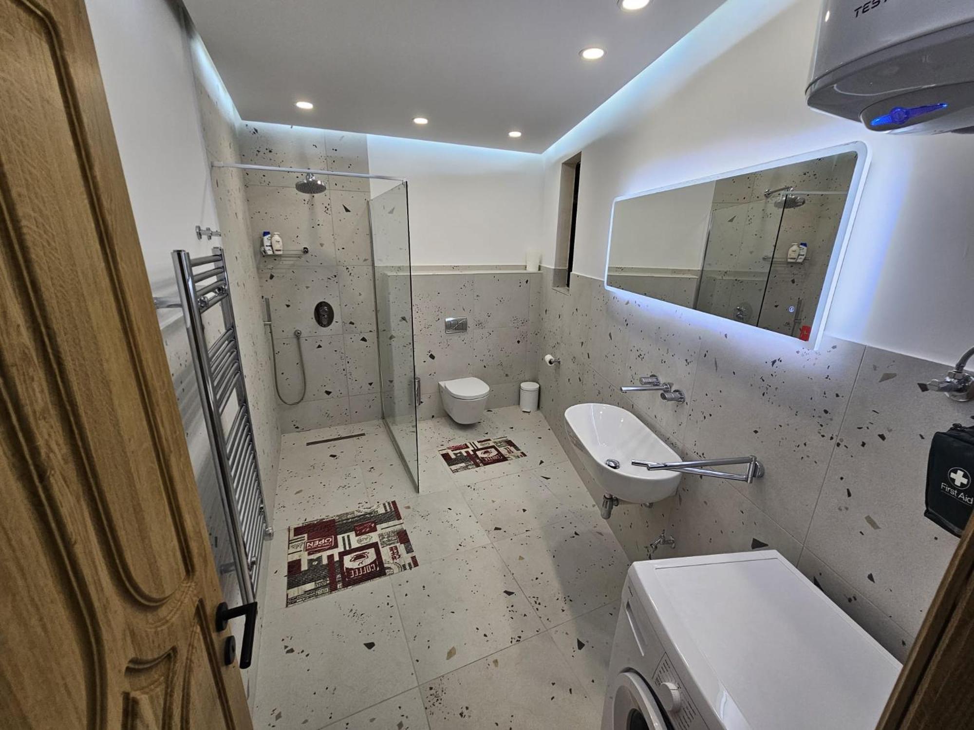 Puzzle Flat 2 * St. Paul's Bay